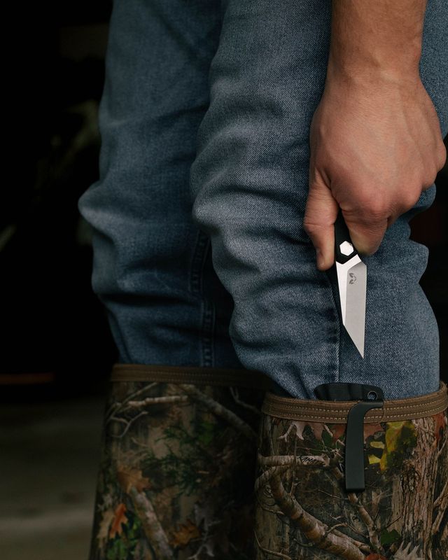 Pocket fixed blade detail view